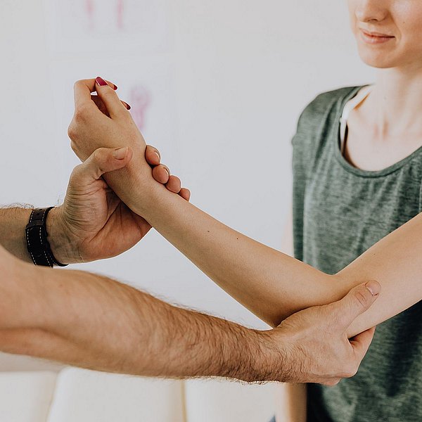 THERAPIE BEI GELENKSCHMERZEN